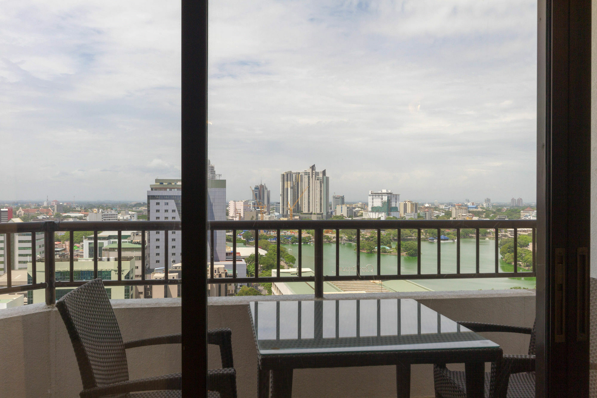 Apartamento Crescat Residencies Colombo Exterior foto